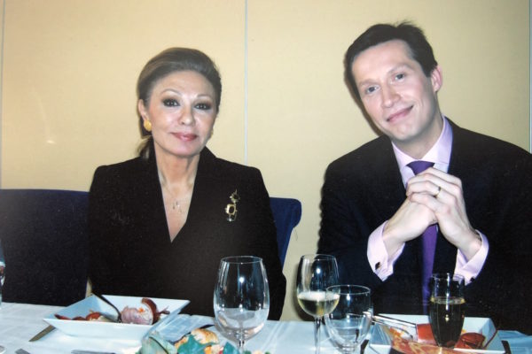 PERSONNALITES Farah Diba